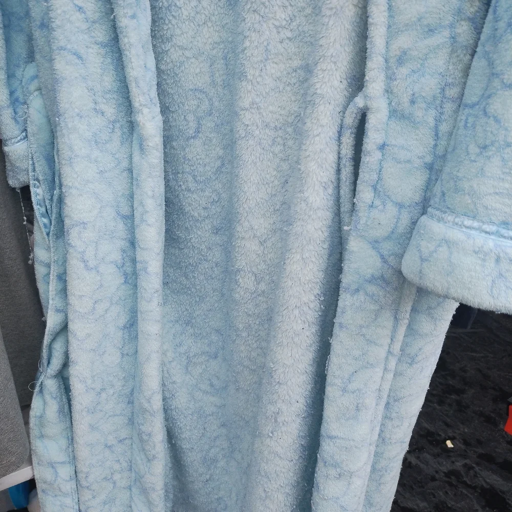 Women's Robe - Picture 2 of 2